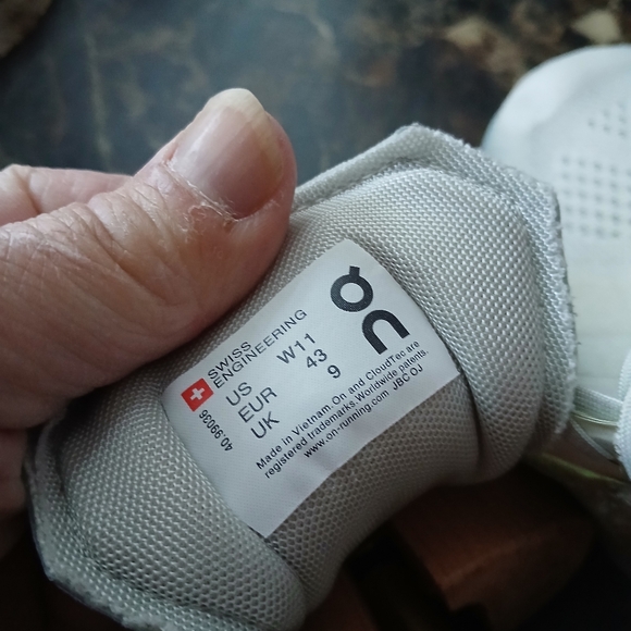 On Cloud X Lifestyle/Athletic Medical Field Shoes Size 11 for Women - Picture 3 of 10